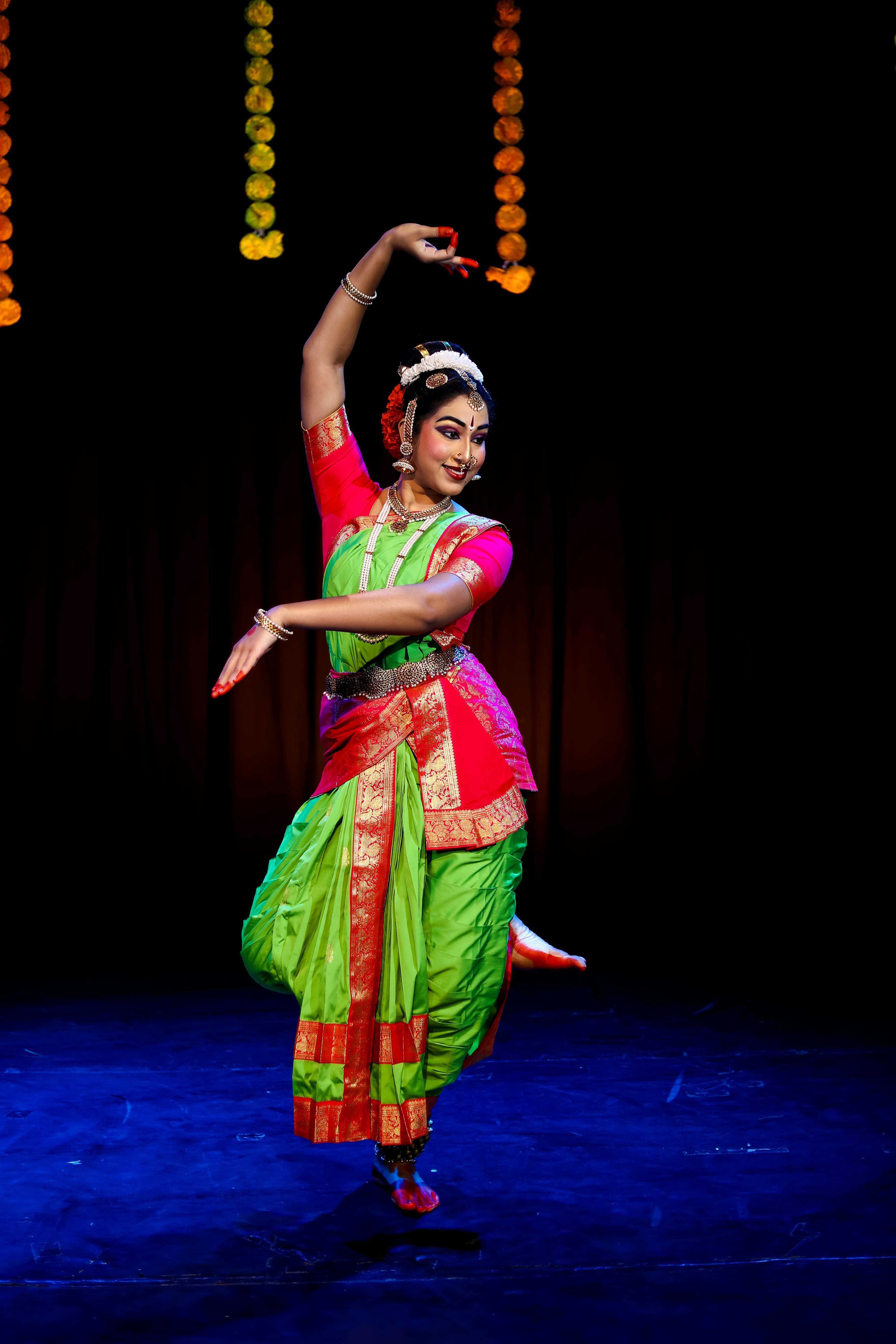 Bharatanatyam Dancer, Classical Dance Photography, Bharatanatyam Makeup, Indian Classical Dance, Bharatanatyam Costume, Traditional Dance Portrait, Backstage Dance Photography, South Indian Classical Dance, Temple Jewellery, Dance Artist Portrait